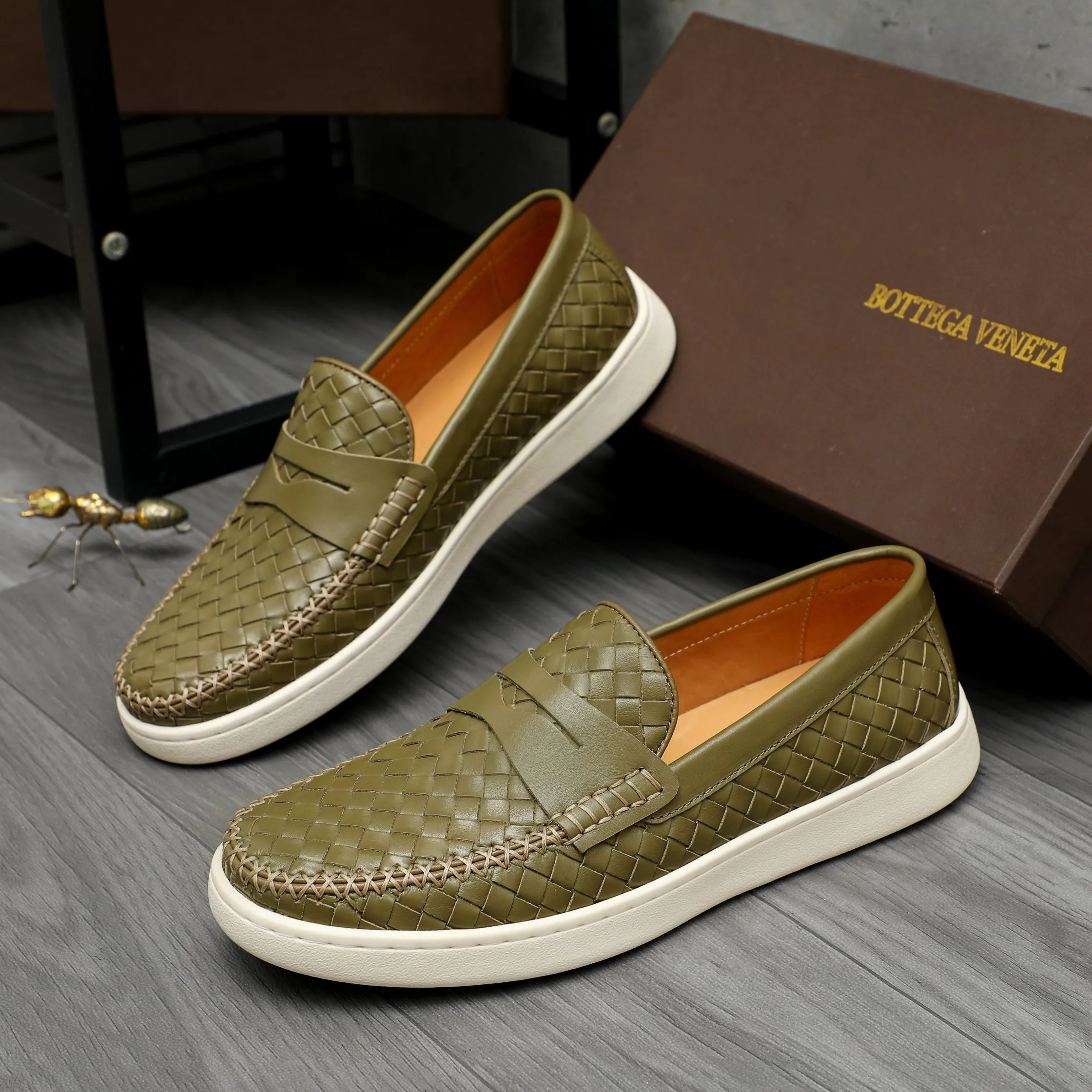 Men's shoes 💰500 Product trademark: BV "Bottega Veneta" woven slip-on casual men's shoes Regular size: 38-45 (custom-made 45 non-returnable) Product materials: Selected woven cowhide upper, cowhide lining, rubber outsole